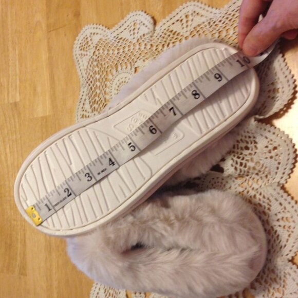 Soft fluffy memory foam houseshoes, nwot - Picture 4 of 4